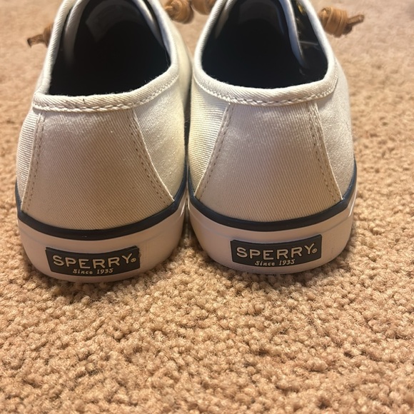 White and brown laced shoes - Picture 3 of 4